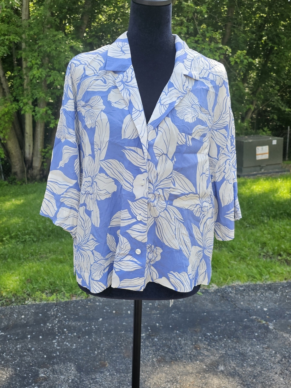 GAP Blue and White Floral Button-Down Shirt
